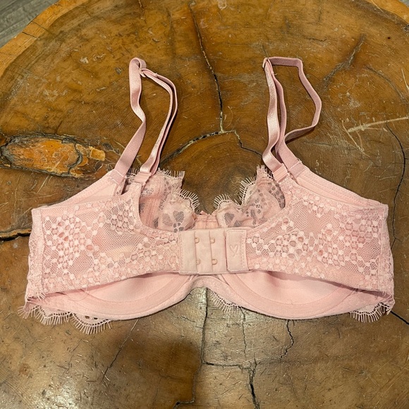 💓NWOT Victoria Secret Lace Bra💓 - Picture 2 of 4